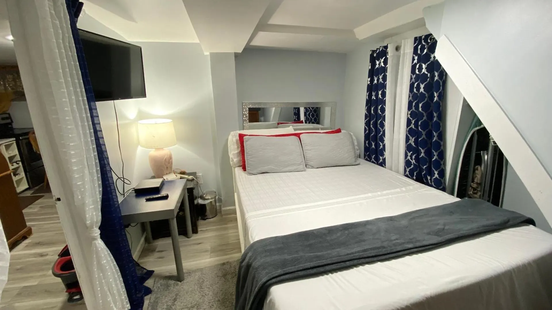 Guest house Nice 2Bedroom Apt With Patio Included To Enjoy West New York